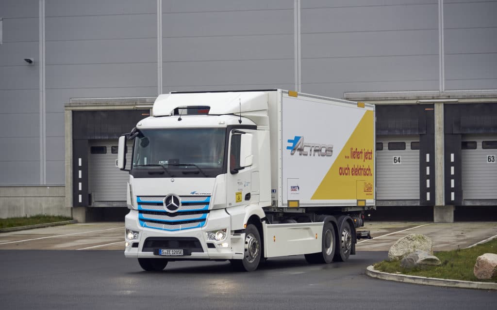Mercedes-Benz eActros Supplying Supermarkets in Hamburg