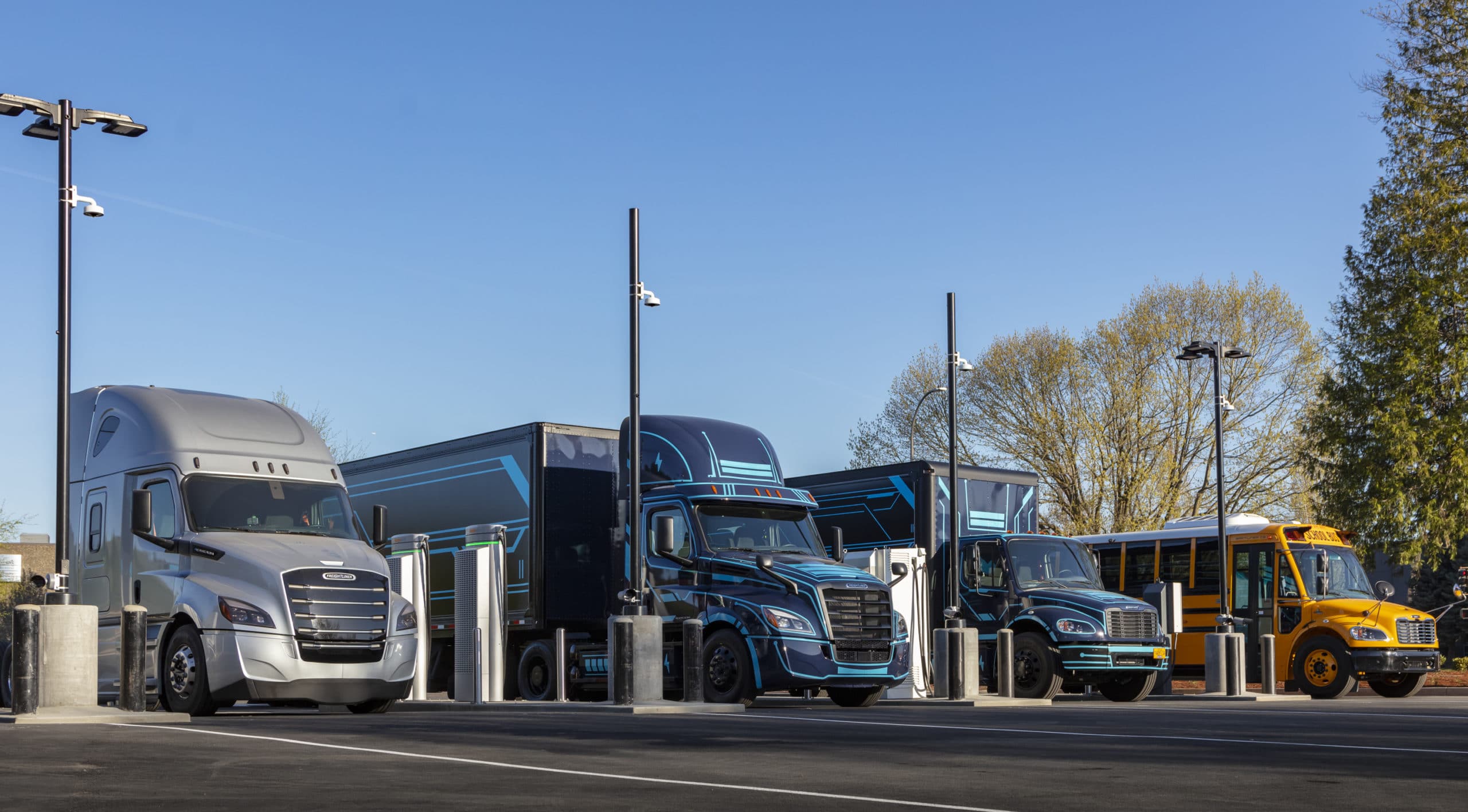 Daimler Trucks North America, Portland General Electric open first-of-its-kind heavy-duty electric truck charging site