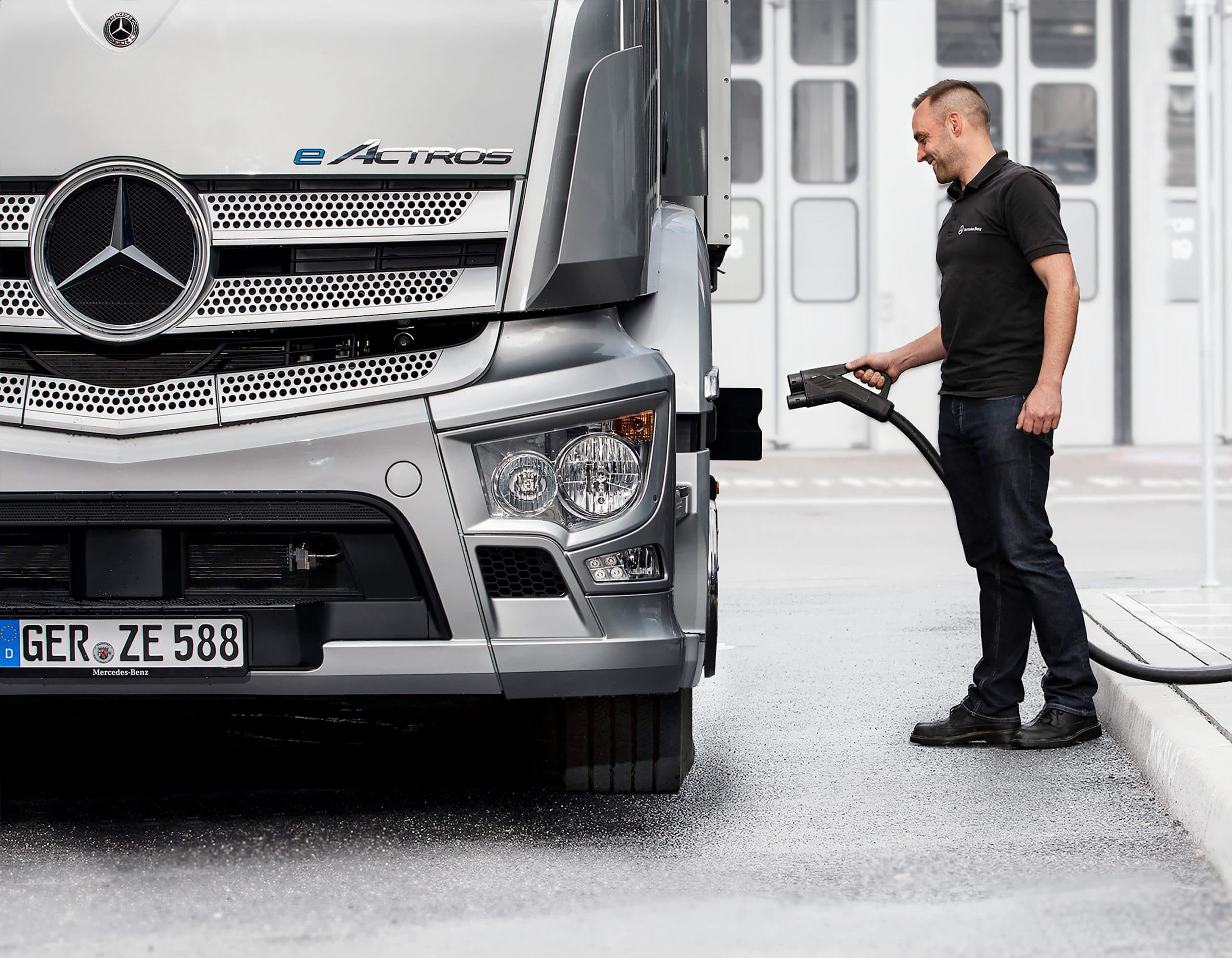 E-Mobility: Mercedes-Benz Trucks establishes a strategic charging infrastructure partnership with Siemens Smart Infrastructure, ENGIE and EVBox Group