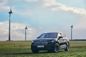 ŠKODA AUTO delivers the ENYAQ iV to customers with a carbon-neutral balance sheet