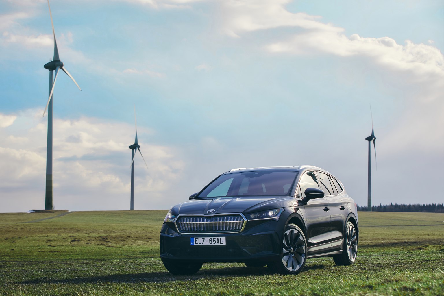ŠKODA AUTO delivers the ENYAQ iV to customers with a carbon-neutral balance sheet