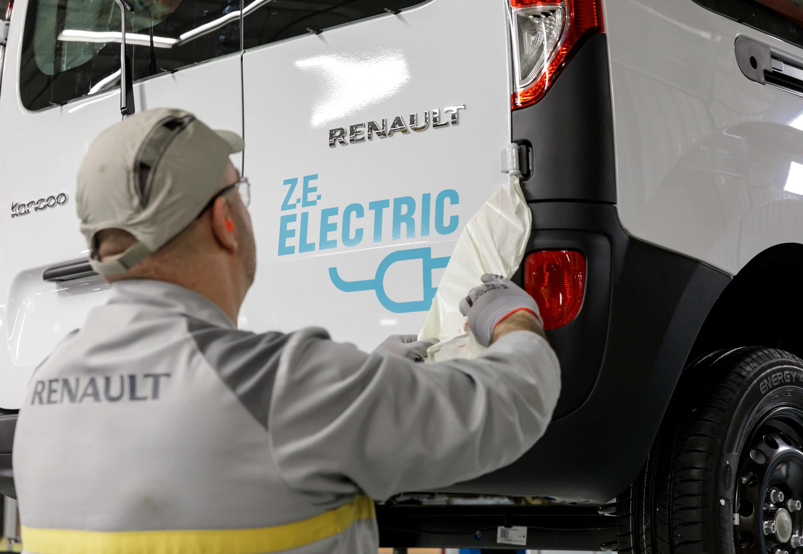 RENAULT GROUP CREATES RENAULT ELECTRICITY