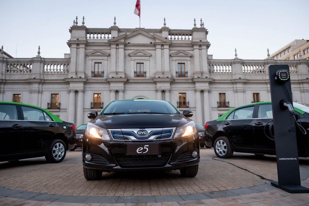 BYD DELIVERS THE FIRST 50 PURE ELECTRIC TAXIS IN SANTIAGO, CHIL
