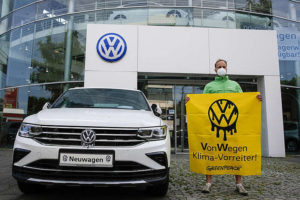 Greenpeace starts legal proceedings against Volkswagen for fuelling the climate crisis