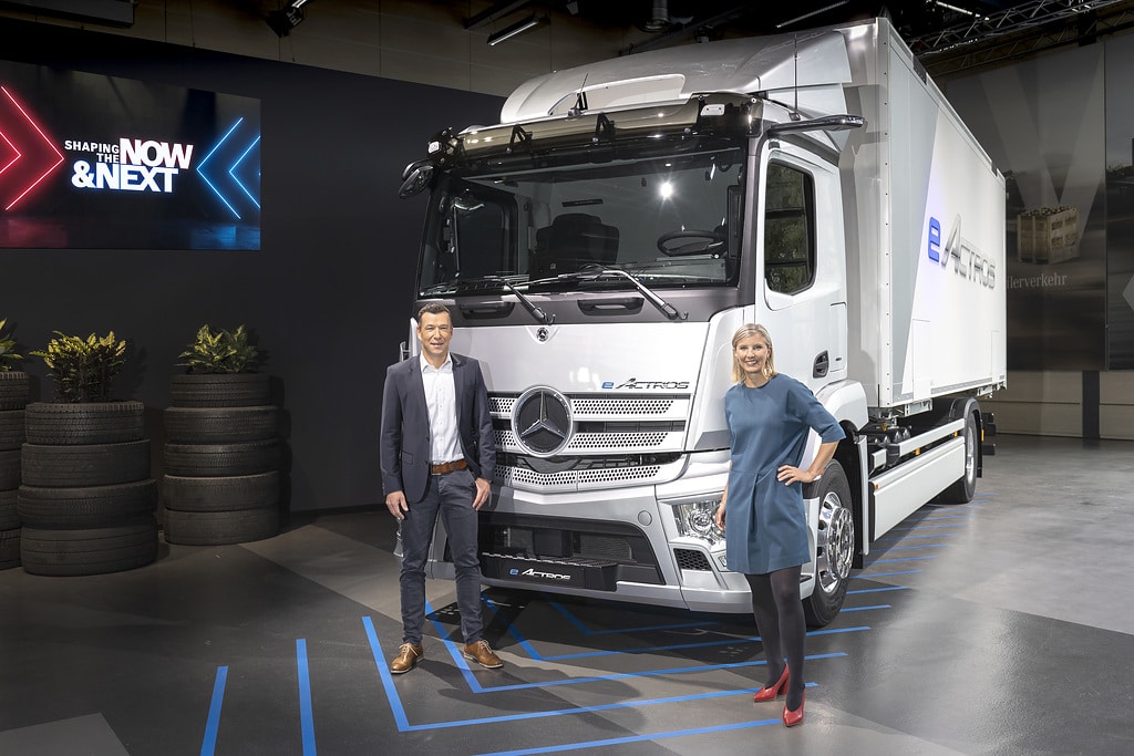 Under power: Mercedes-Benz Trucks presents innovative solutions for the energy transition in road freight transport with fully electric vehicles