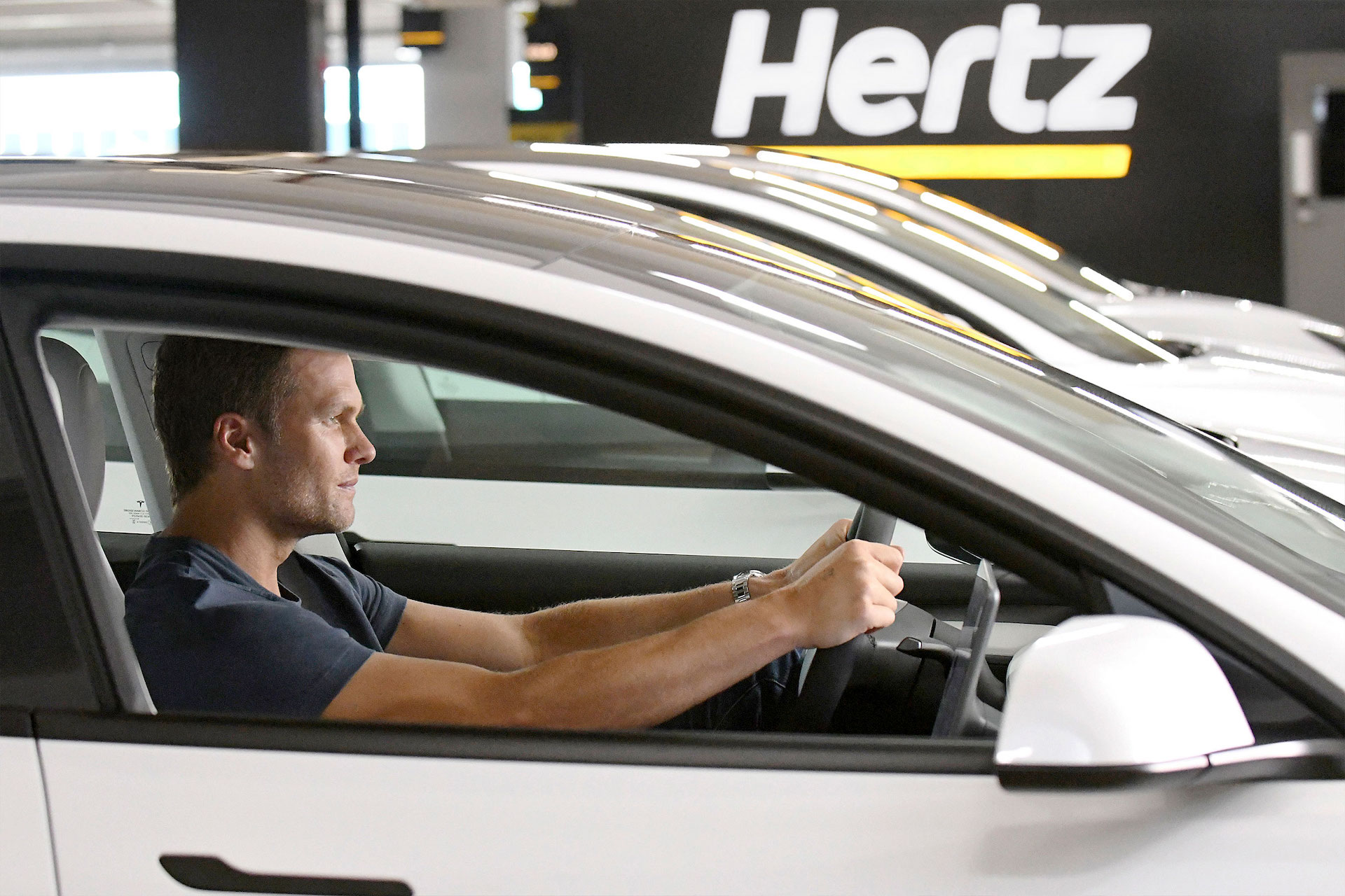 Hertz Invests in Largest Electric Vehicle Rental Fleet Including