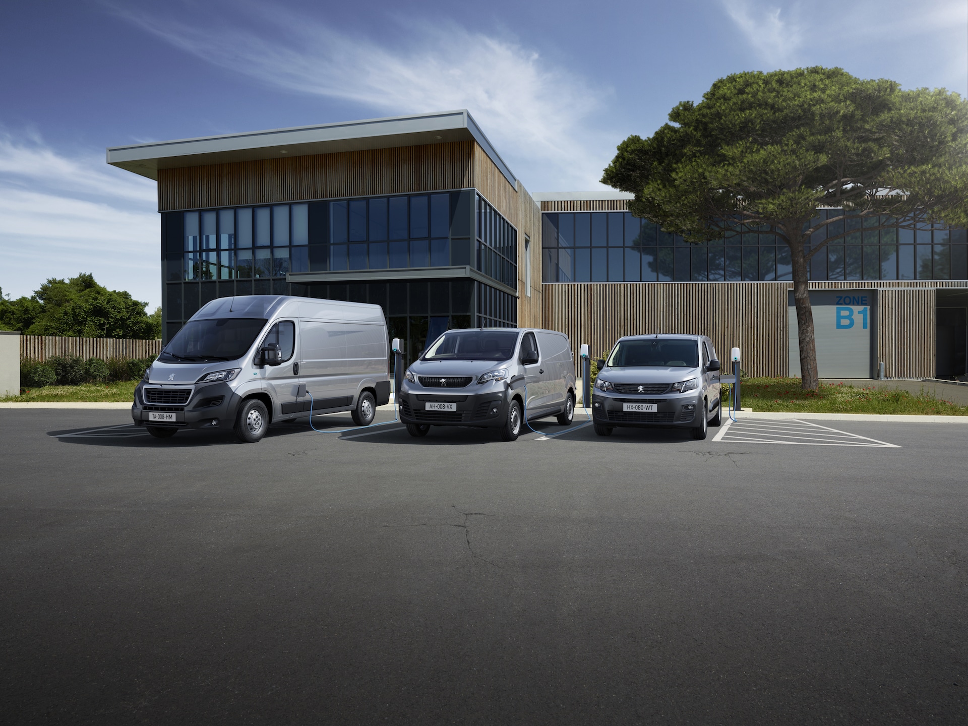 With its range of 100% electric vans, PEUGEOT has its eyes on being market leader
