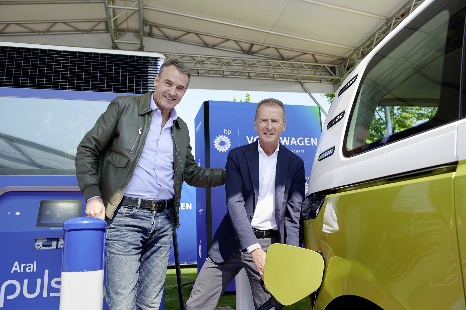 Volkswagen Group and bp launch strategic partnership to rapidly rollout EV fast charging in Europe
