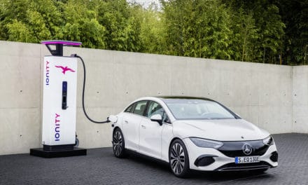 Mercedes drives electric mobility forward with simplified charging rates