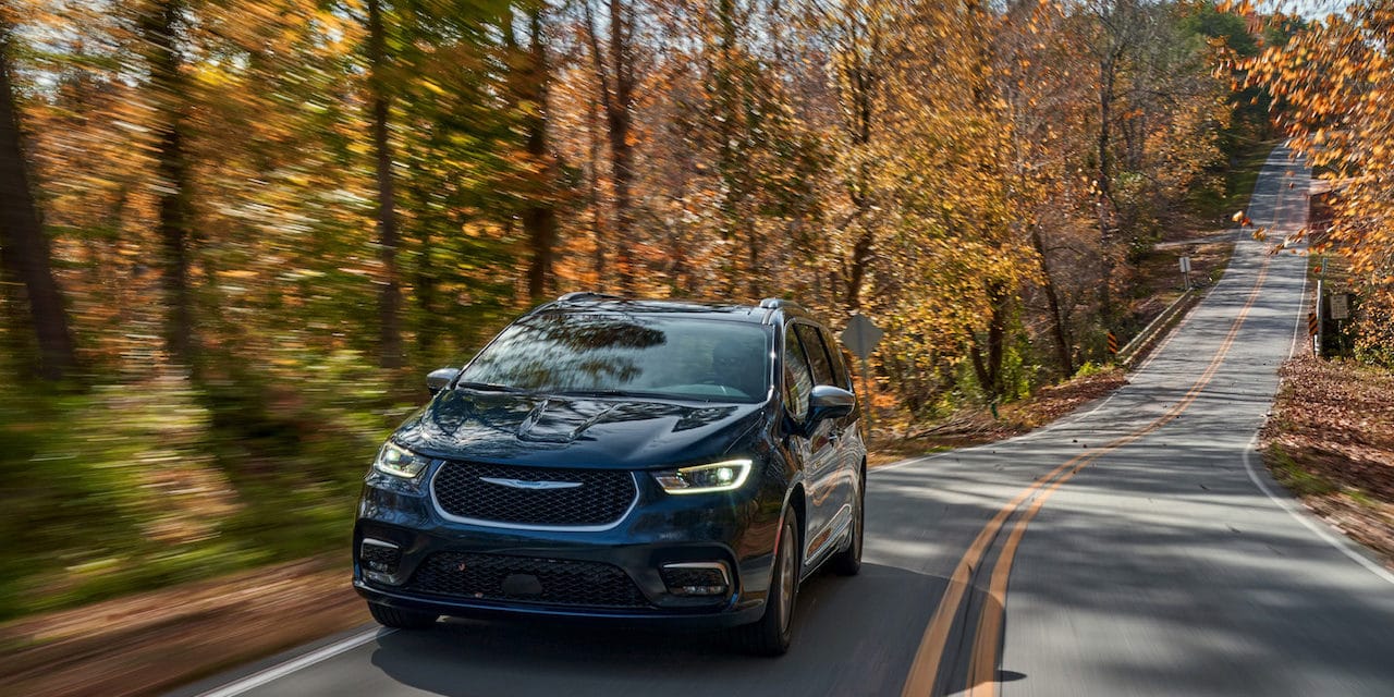 2022 Chrysler Pacifica Hybrid Earns Praise at TAWA Auto Roundup