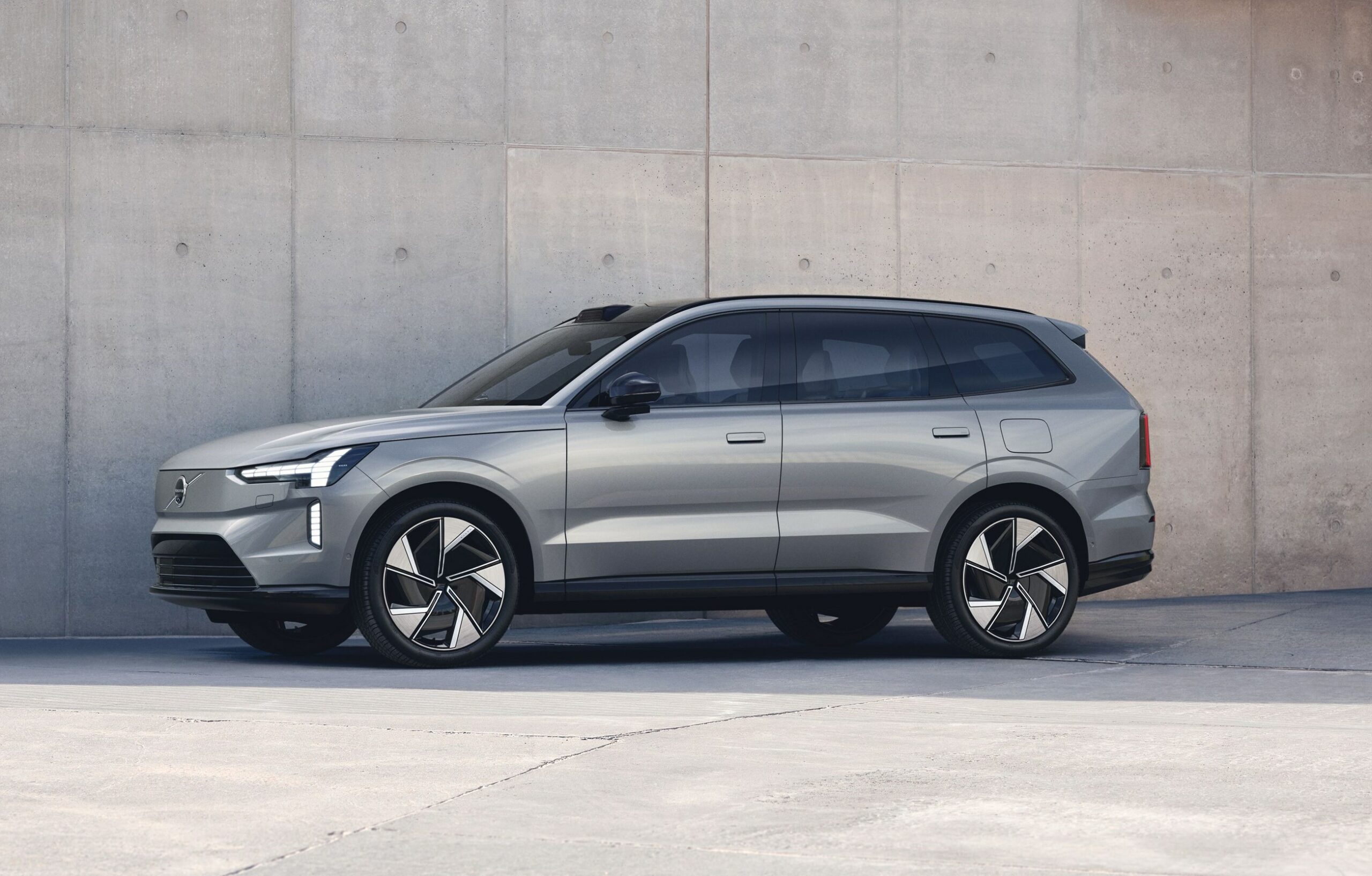 Volvo EX90 Makes North American Debut at CES