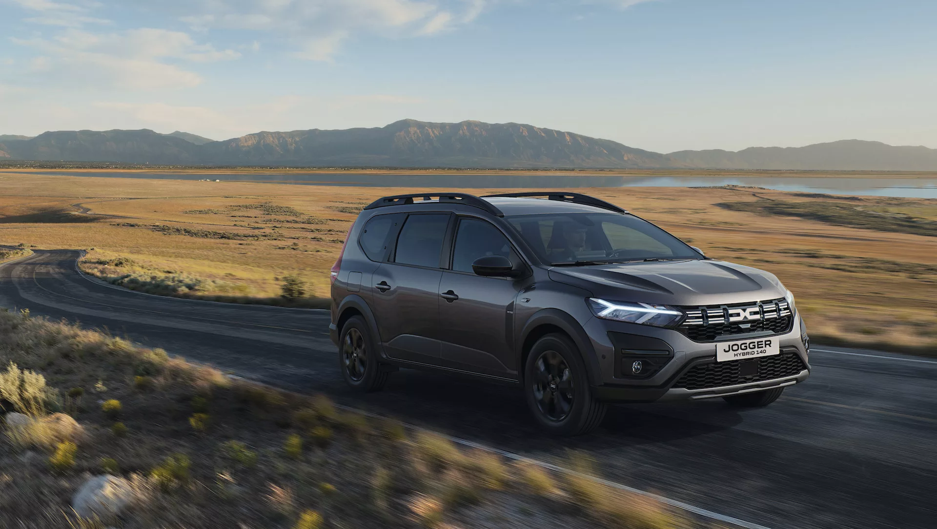 Dacia electrifies seven-seat Jogger creating its first ever Hybrid