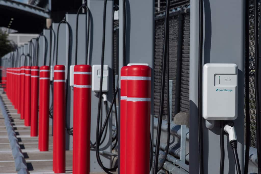 Avis Budget Group and EverCharge Partner to Launch Large-Scale EV Charging Stations at Houston Airport