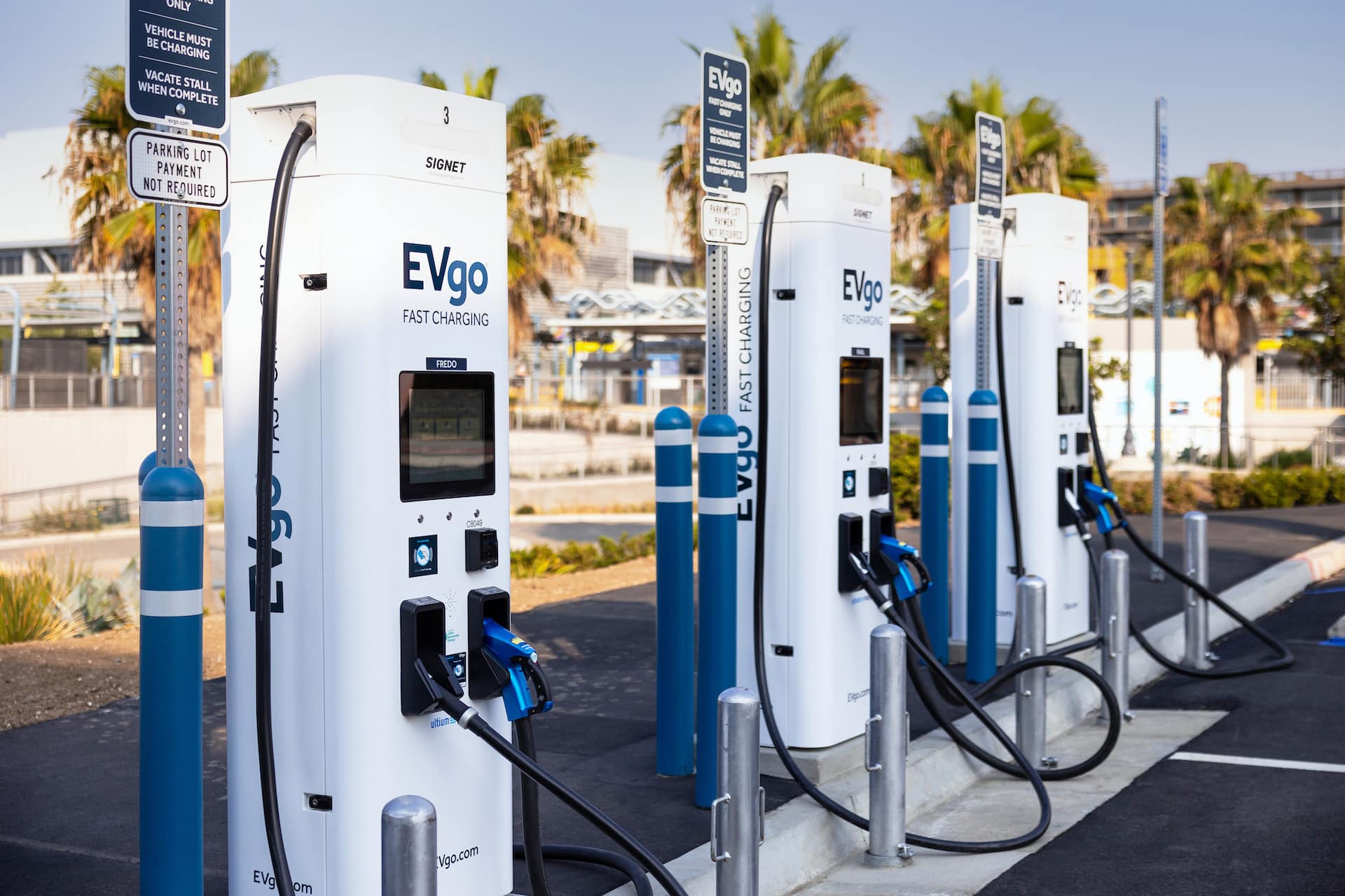 EVgo Inc., one of the largest public fast charging networks for electric vehicles (EVs) in the United States, announced on Monday the launch of EVgo ReNew, an enhanced and comprehensive maintenance program aimed at ensuring that stations across EVgo's charging network meet its quality and technology standards. The program, which will be implemented over the coming year, aims to replace, upgrade, or in some cases retire, hundreds of stations with the goal of enhancing charger availability and building range confidence for EV drivers of all types. The effort includes ramping up in-person preventative health checks of chargers, improving system monitoring, diagnostic, and recovery tools, replacing legacy equipment, and retiring problematic chargers if replacement or upgrade is impractical. EVgo ReNew is divided into six core pillars that outline EVgo's approach to reliability, including prevention, diagnostics, rapid response, analysis, resilience, and continuous customer service. The company will evaluate sites based on historical charger performance, current and forecasted user demand, technical capacity at the location, and proximity to other fast charging stations. "The EVgo ReNew program represents our ongoing dedication to reliability as we proactively modernize legacy infrastructure and work to deliver the consistent, high-quality charging experience customers expect across our network," said Cathy Zoi, CEO at EVgo. The company aims to install new chargers with power levels up to 350kW and will work with site host partners to assess factors like charger placement, station size, and power levels to ensure charging options provide the greatest value for their customers and the community. The program is designed to ensure that all EV drivers will be able to take advantage of reliable, convenient, and fast charging sessions across EVgo's nationwide network. During the first three quarters of 2022, EVgo upgraded, replaced or removed 125 charging stalls and is actively working with partners and site hosts to evaluate upgrading, replacing, or removing hundreds of additional charging stalls in 2023.