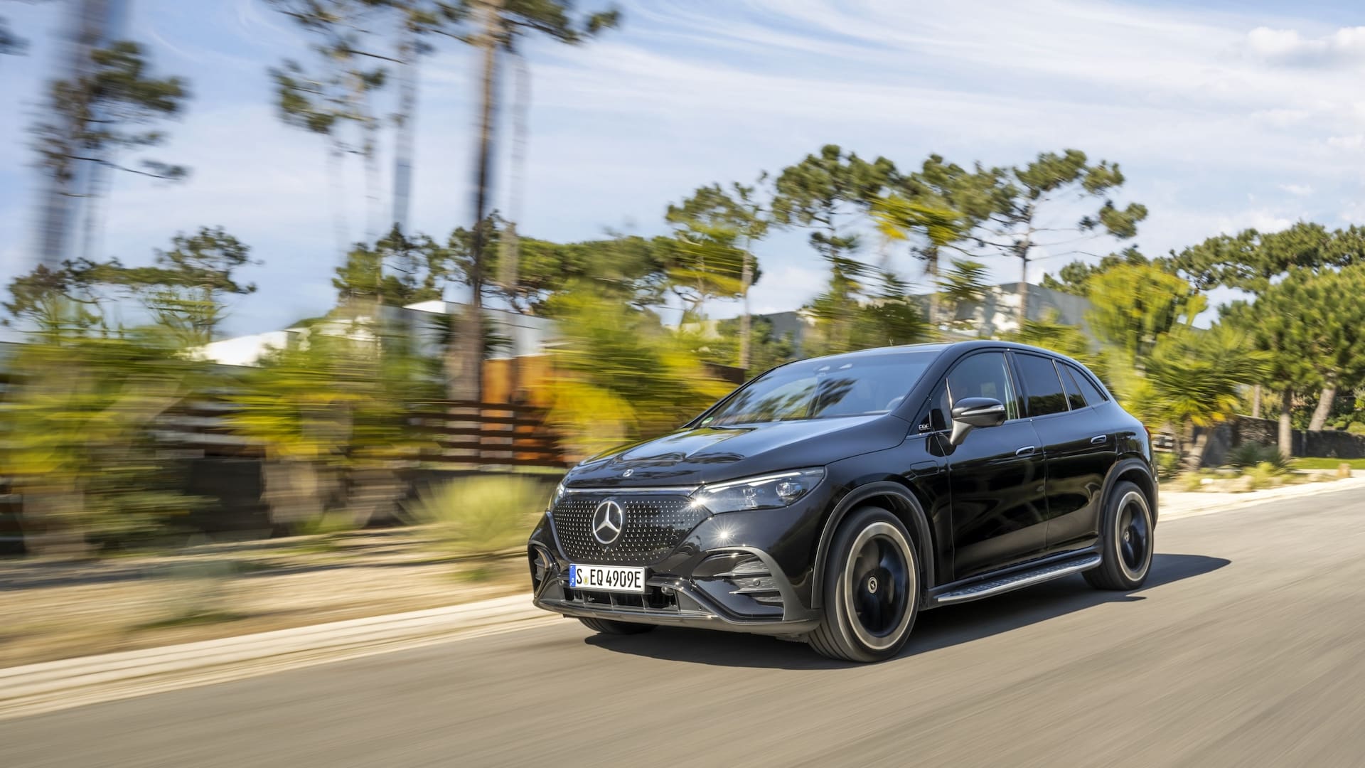 Mercedes-Benz Rolls Out Over-the-Air Performance Boost for EQE, EQS Models in North America