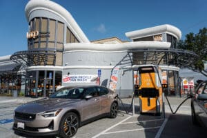 Loop Neighborhood Market Partners with FreeWire Technologies to Offer Ultrafast EV Charging Stations