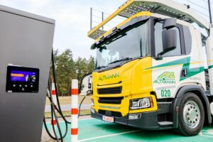 Scania - ARS Altmann Automobillogistik Deploys World's First All-Electric Scania Car Transporter