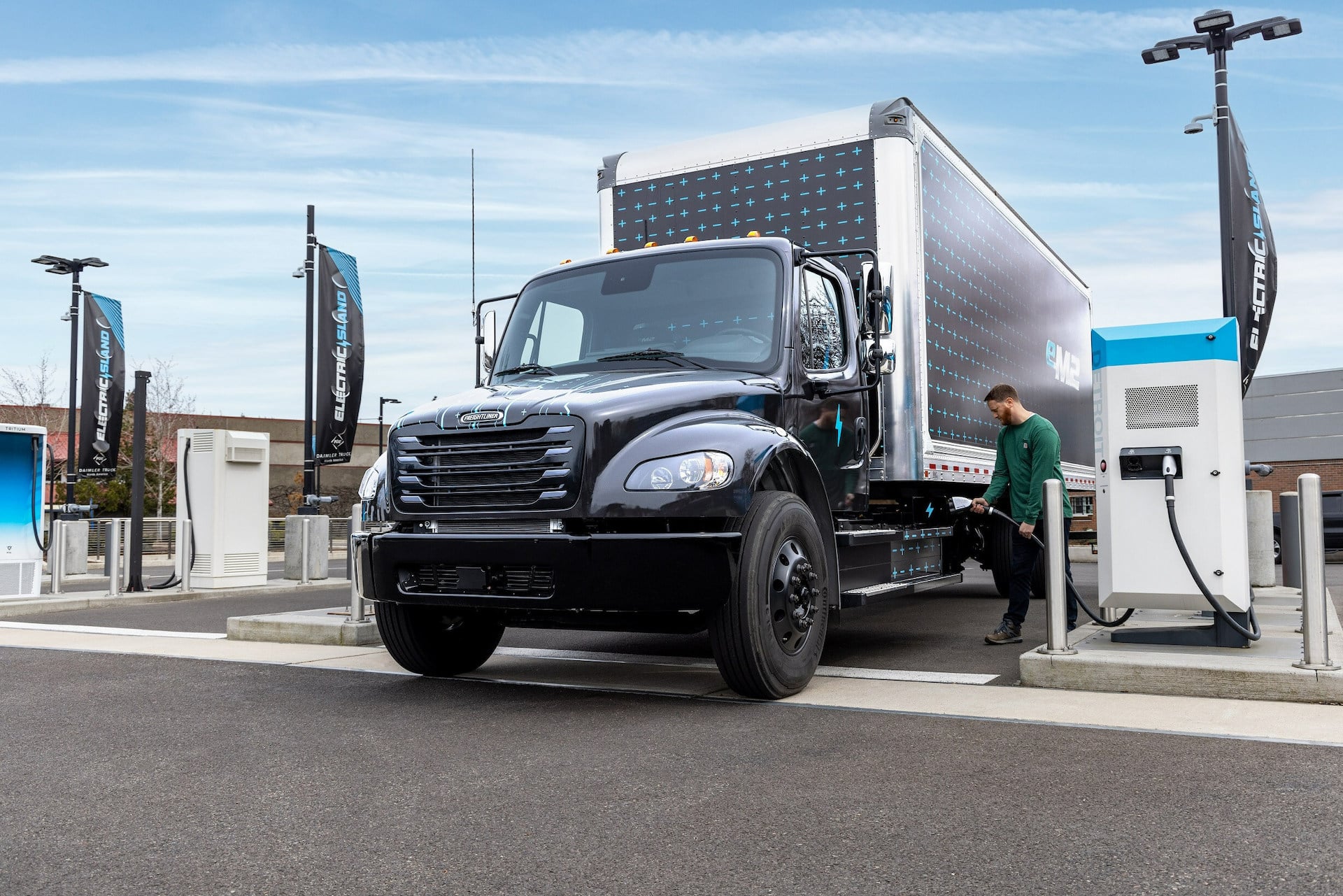 Freightliner eM2 Named 2023 Commercial Green Truck of the Year™ by Green Car Journal