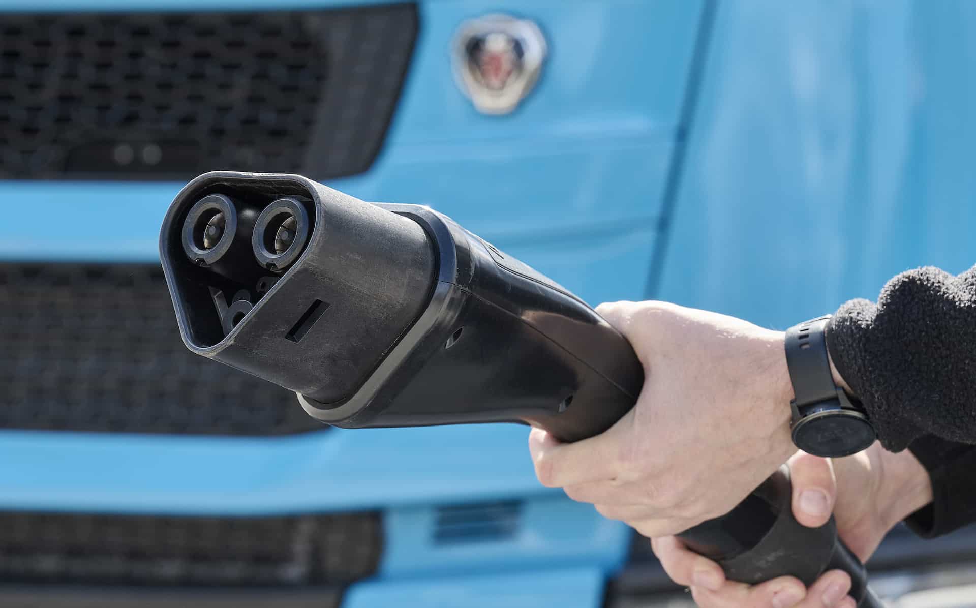 Scania and ABB E-mobility Pilot Megawatt Charging System