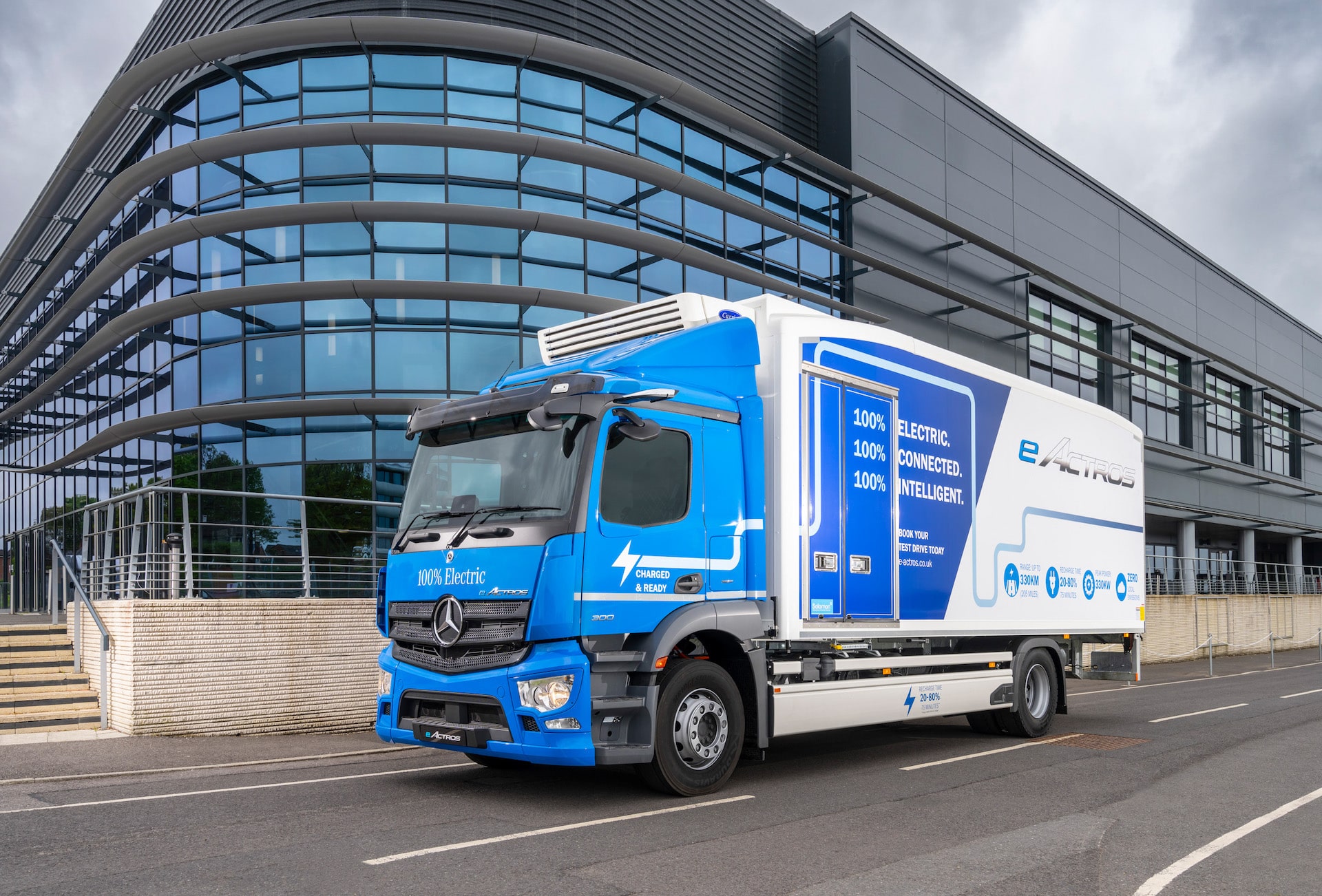 Mercedes-Benz Trucks UK and Solomon Commercials Unveil First Fridge-Bodied eActros Electric Truck