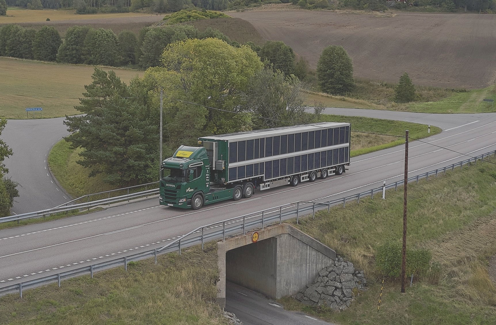 Solar-Powered Hybrid Scania Truck Hits the Road