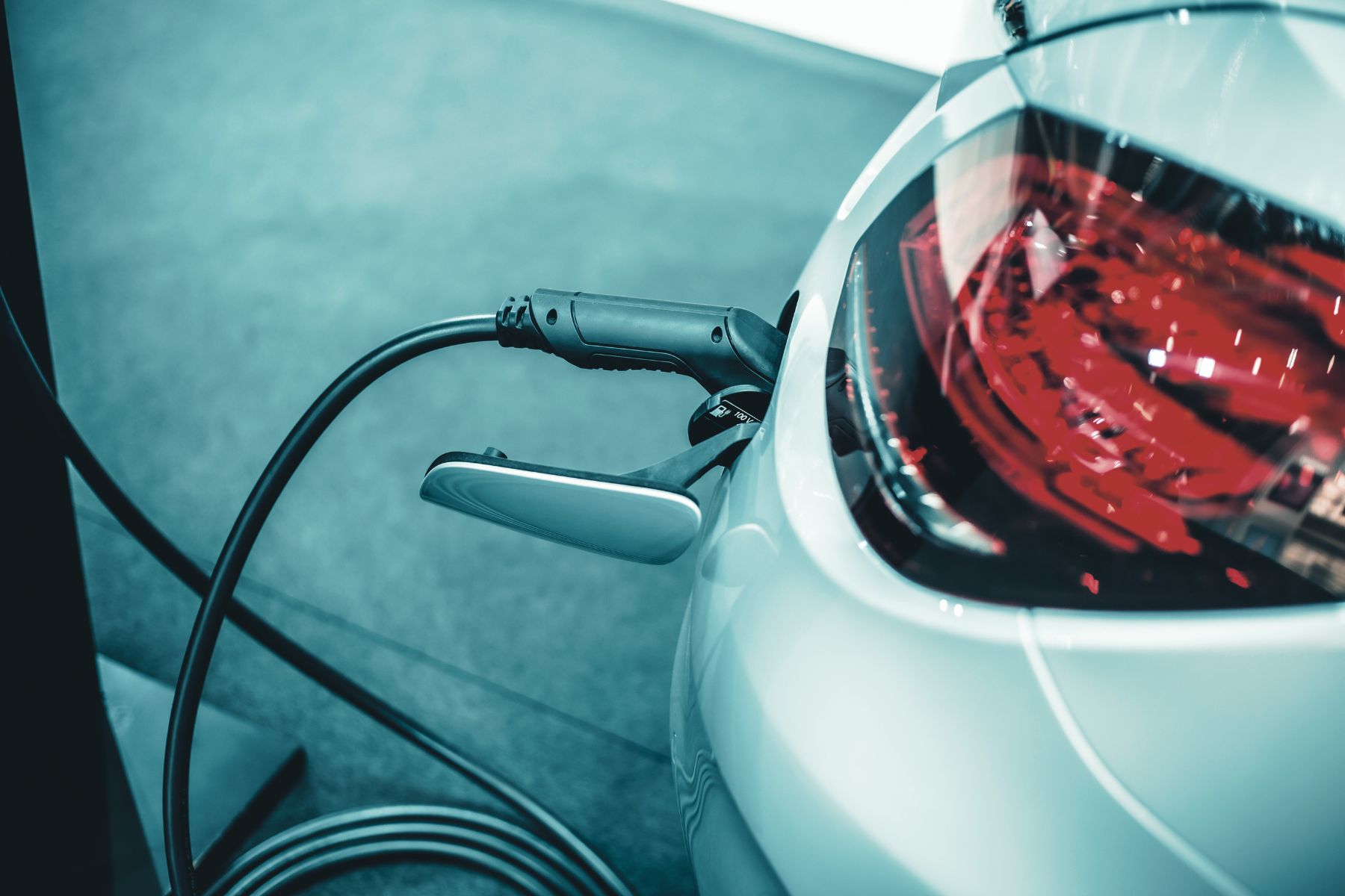 AmpUp Scores $1.7M for Smart EV Grid