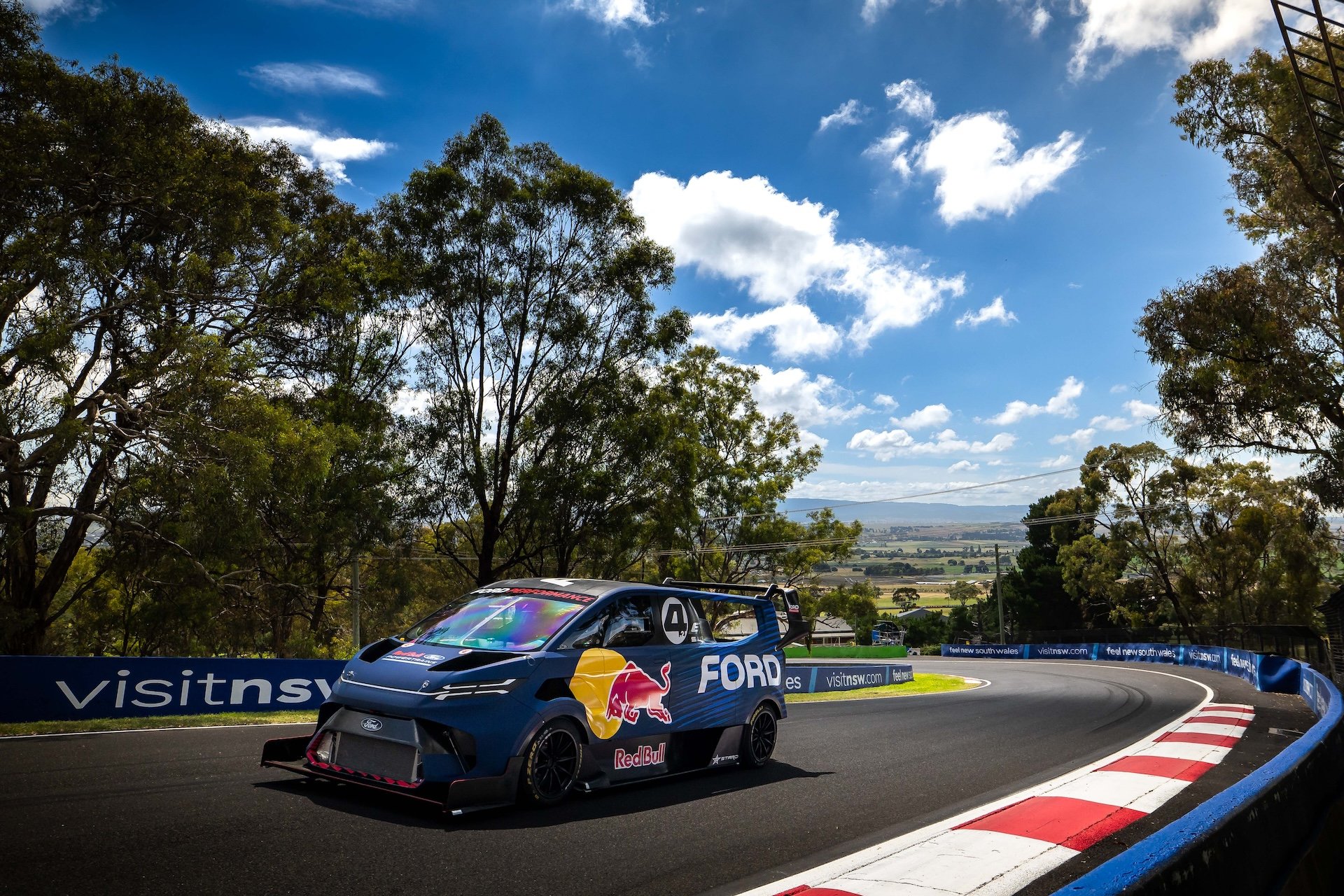 Ford SuperVan 4.2 Achieves Bathurst Records