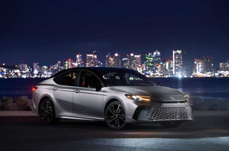 2025 Toyota Camry: Fully Hybrid and Upgraded