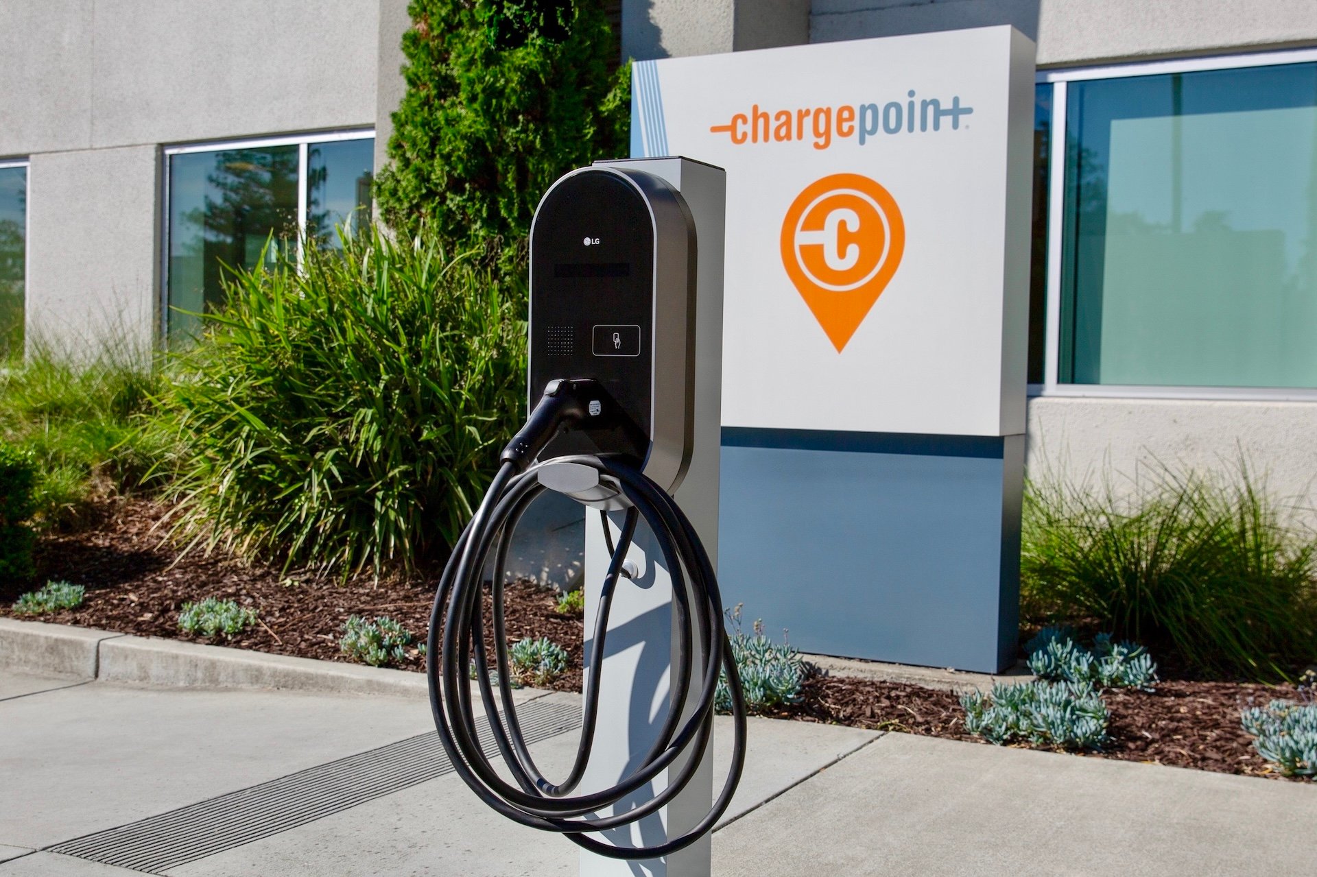 LG and ChargePoint Partner for EV Charging Innovation