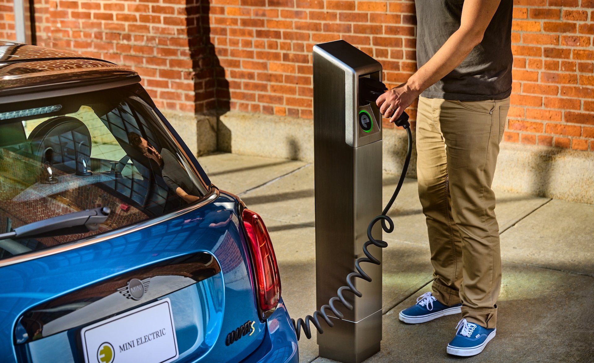 Accelerating Curbside EV Charging Nationwide