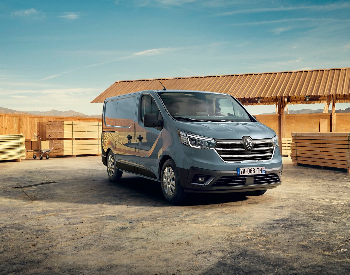 New Renault Trafic E-Tech Launches