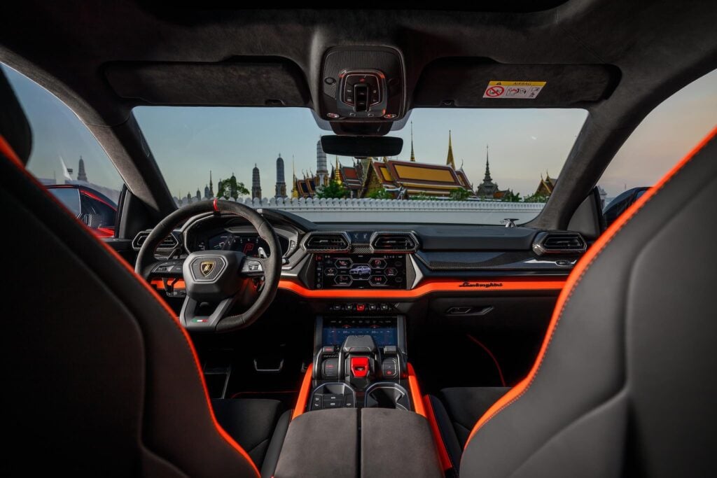 Lamborghini Urus SE World Tour