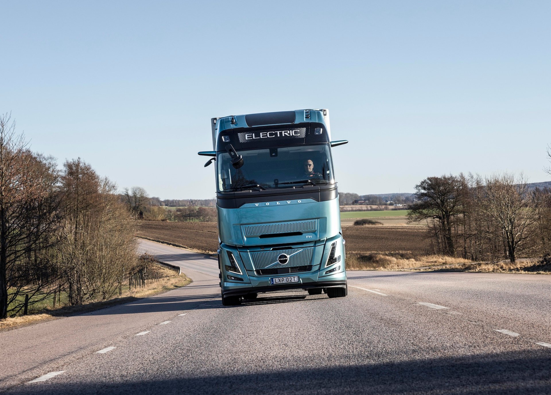 Volvo Unveils Electric Truck with 600 km Range