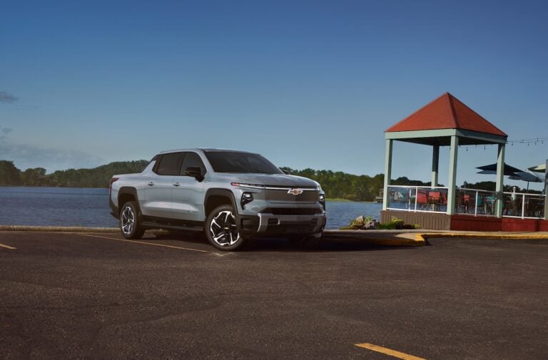 2025 Chevrolet Silverado EV: New Range Leader