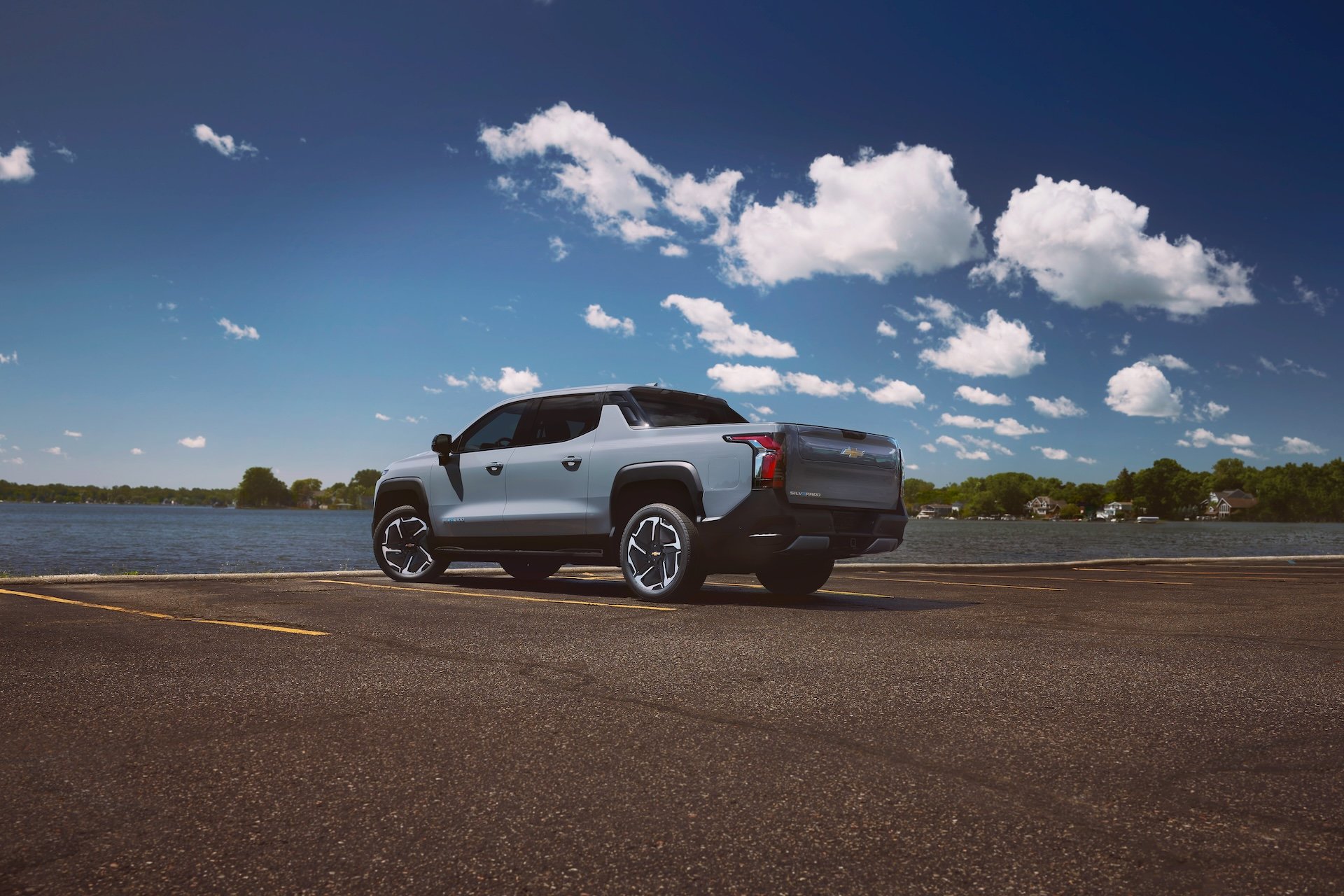 2025 Chevrolet Silverado EV: New Range Leader