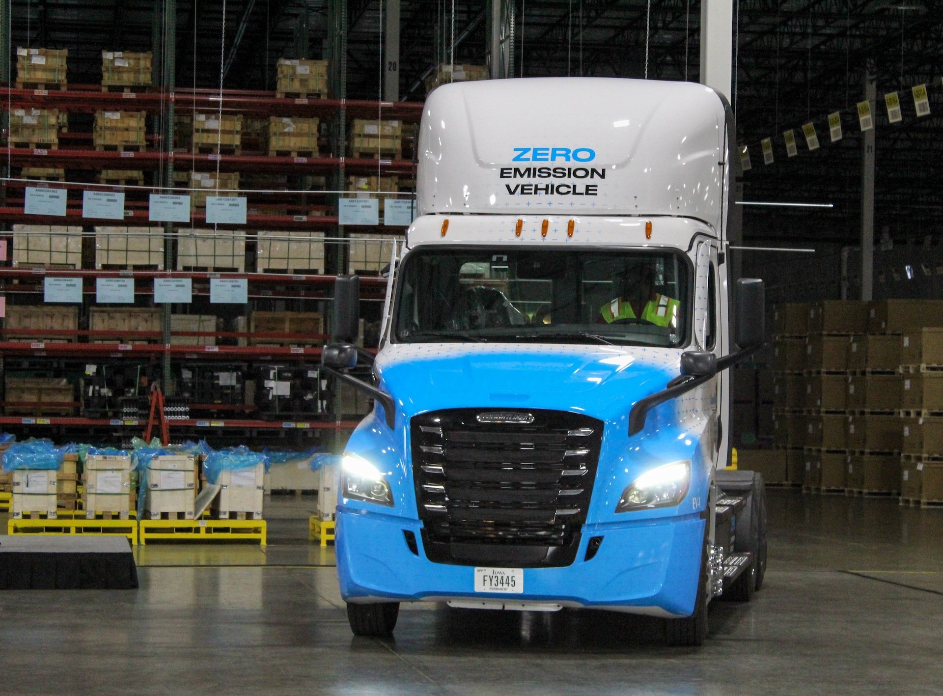 Electric Freightliner eCascadia Launched for Logistics