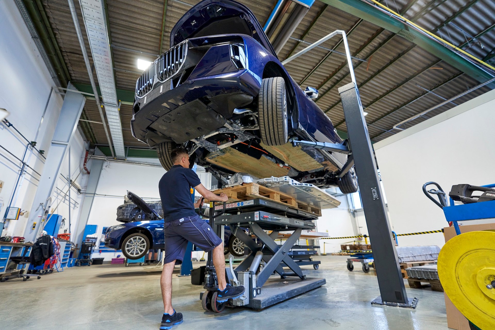 BMW Advances Circular Economy with Battery Recycling