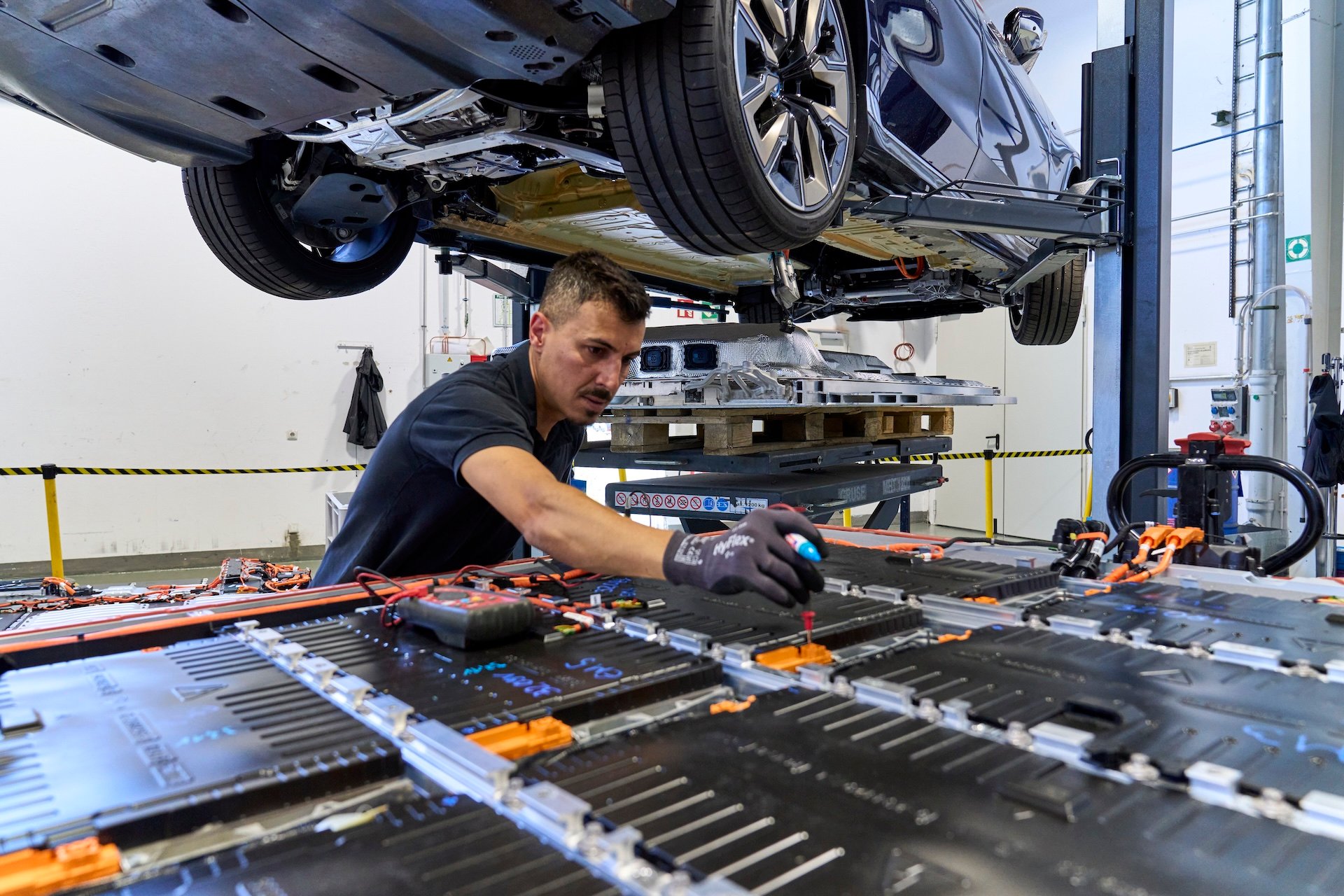 BMW Advances Circular Economy with Battery Recycling