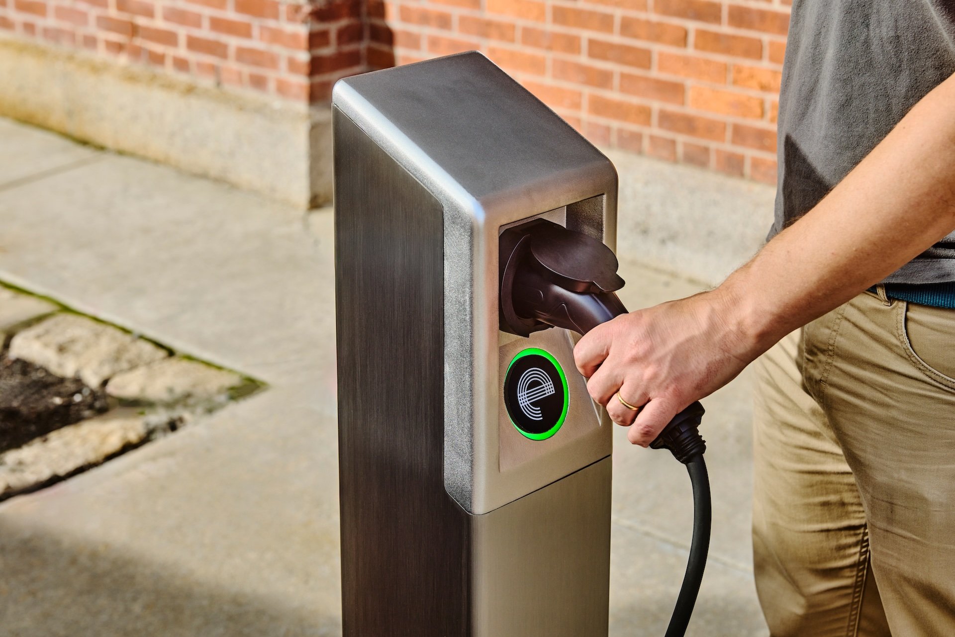 San Francisco Advances Curbside EV Charging