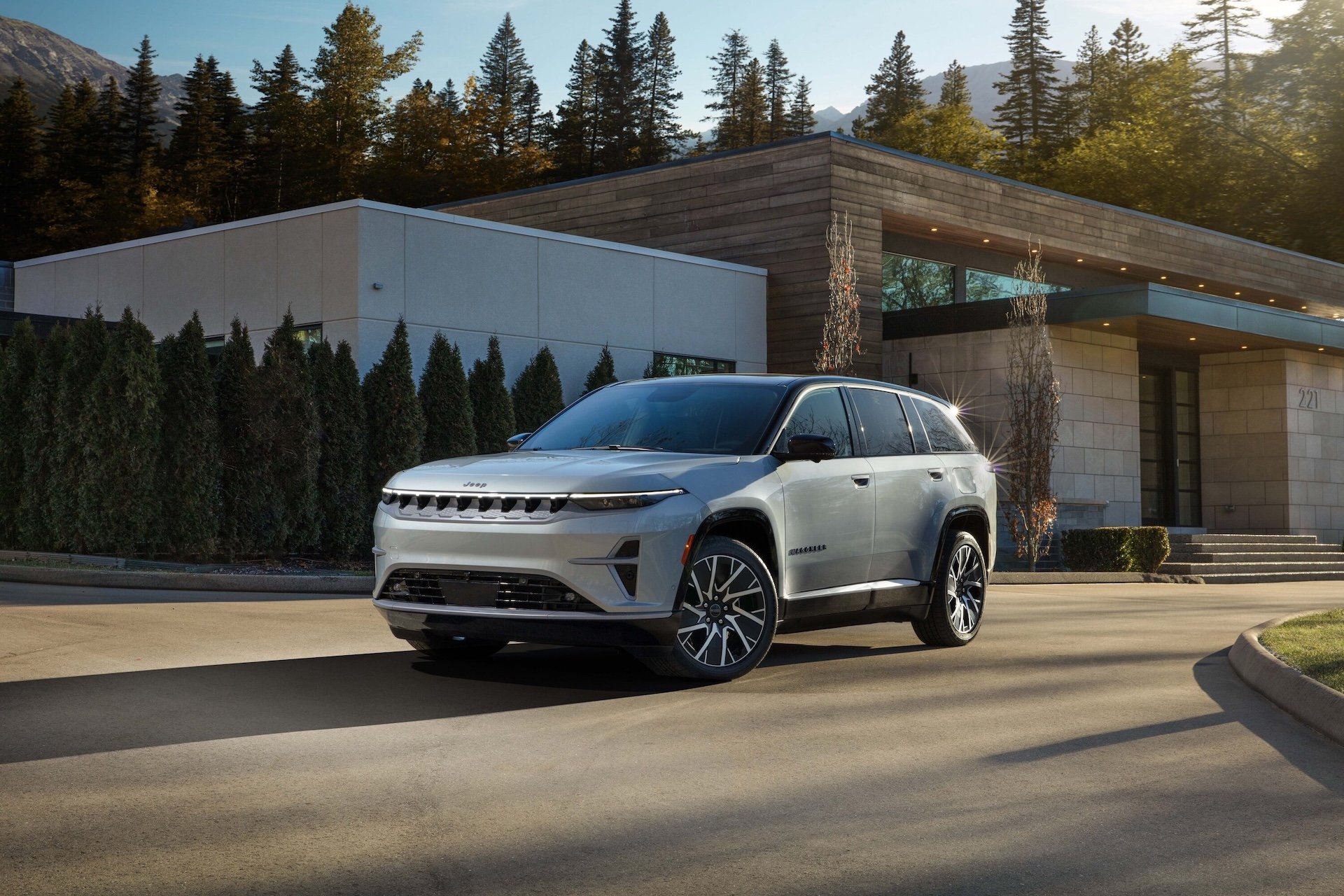 All-Electric 2025 Jeep Wagoneer S Debuts