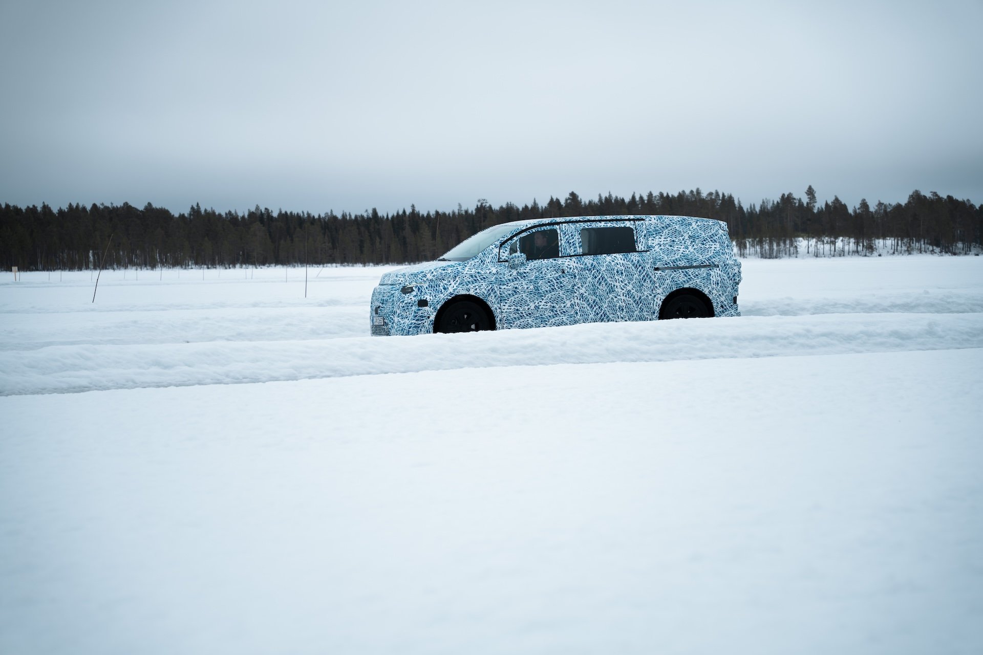 Mercedes MPVs Ace Arctic Winter Testing