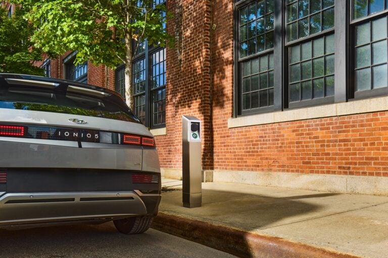 itselectric Lights Up Boston’s Curbside Charging