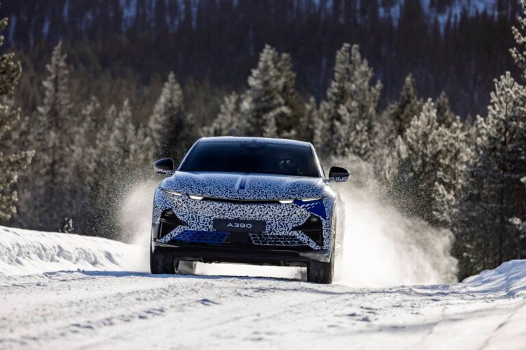 Alpine A390: Arctic Test Drive