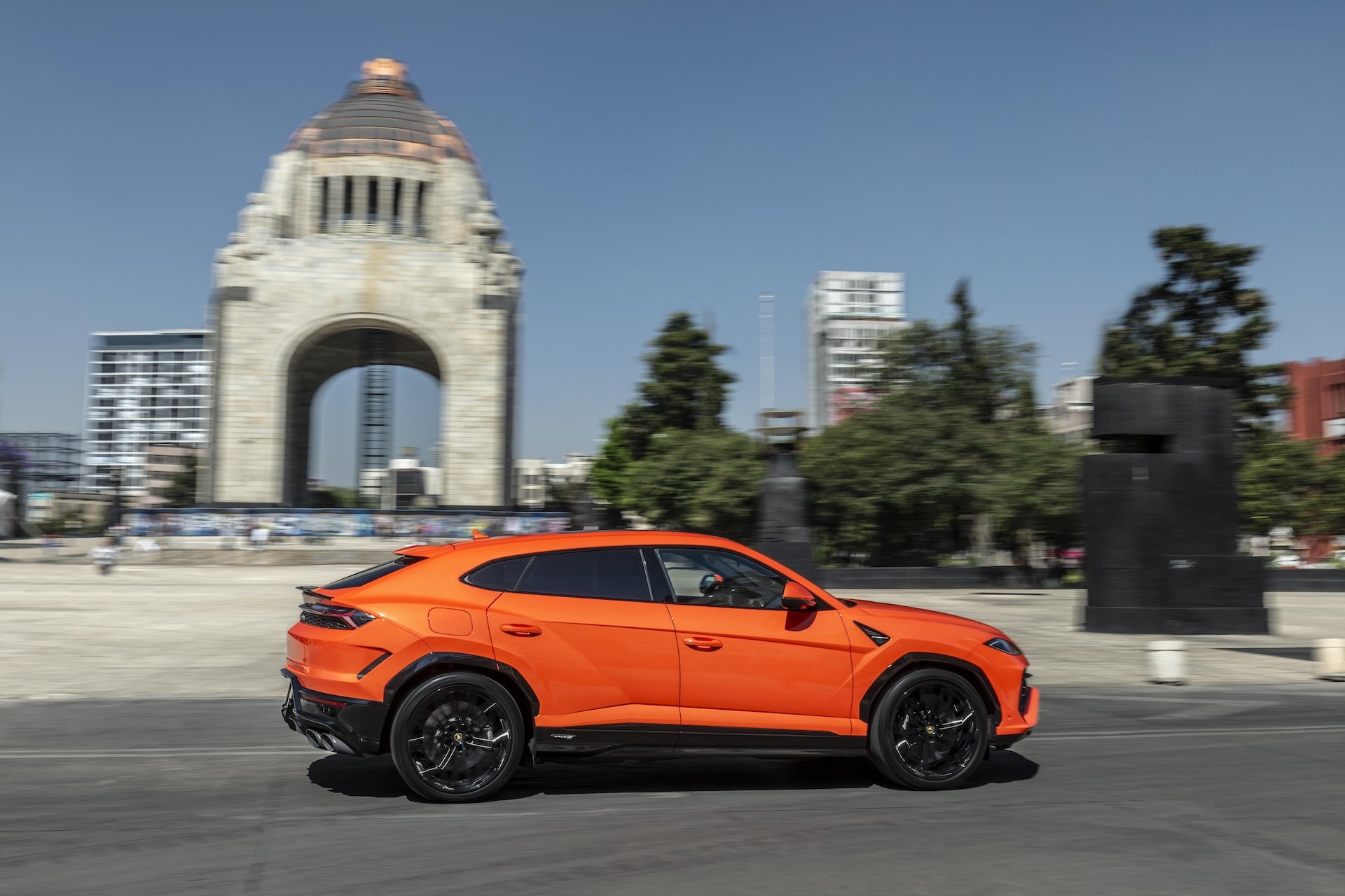 Lamborghini Unveils Urus SE in Mexico