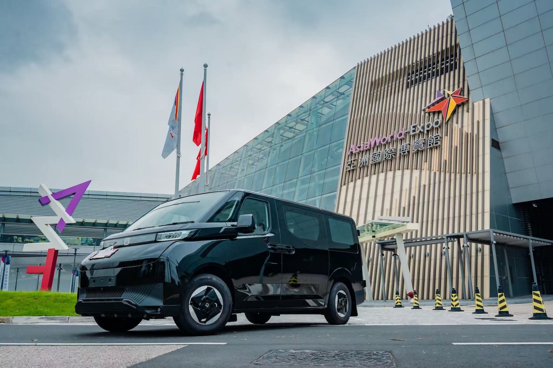 Farizon Unveils SV Taxi, Combi Models