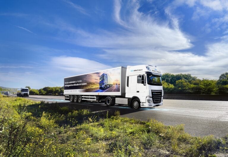 World’s First Wireless-Charging Motorway Powers EVs in Motion