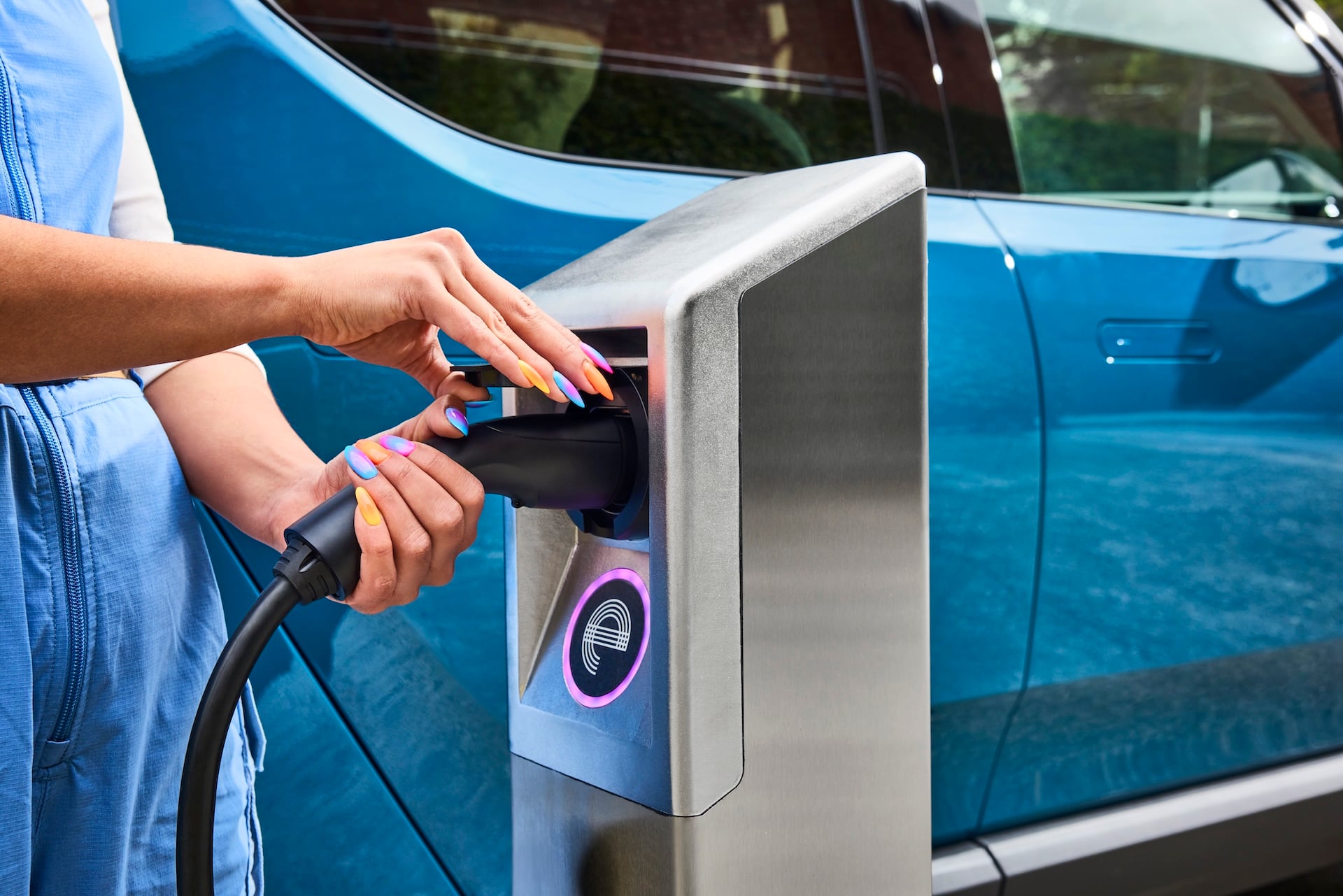 Los Angeles Expands Public Curbside EV Charging Network