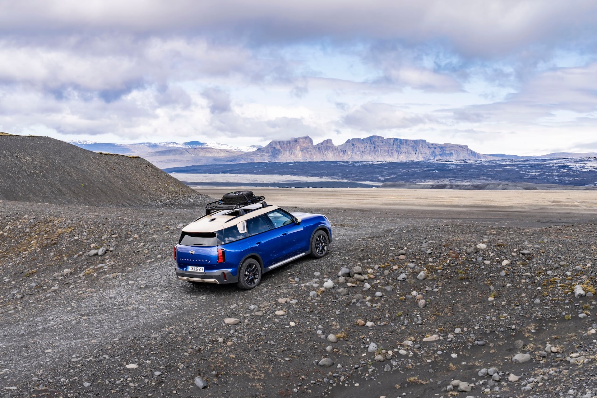 Electric MINI Countryman SE ALL4 Tested in Iceland