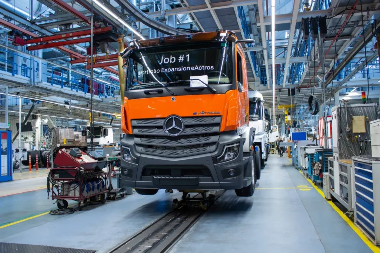 Mercedes-Benz Begins Series Production of eActros 400