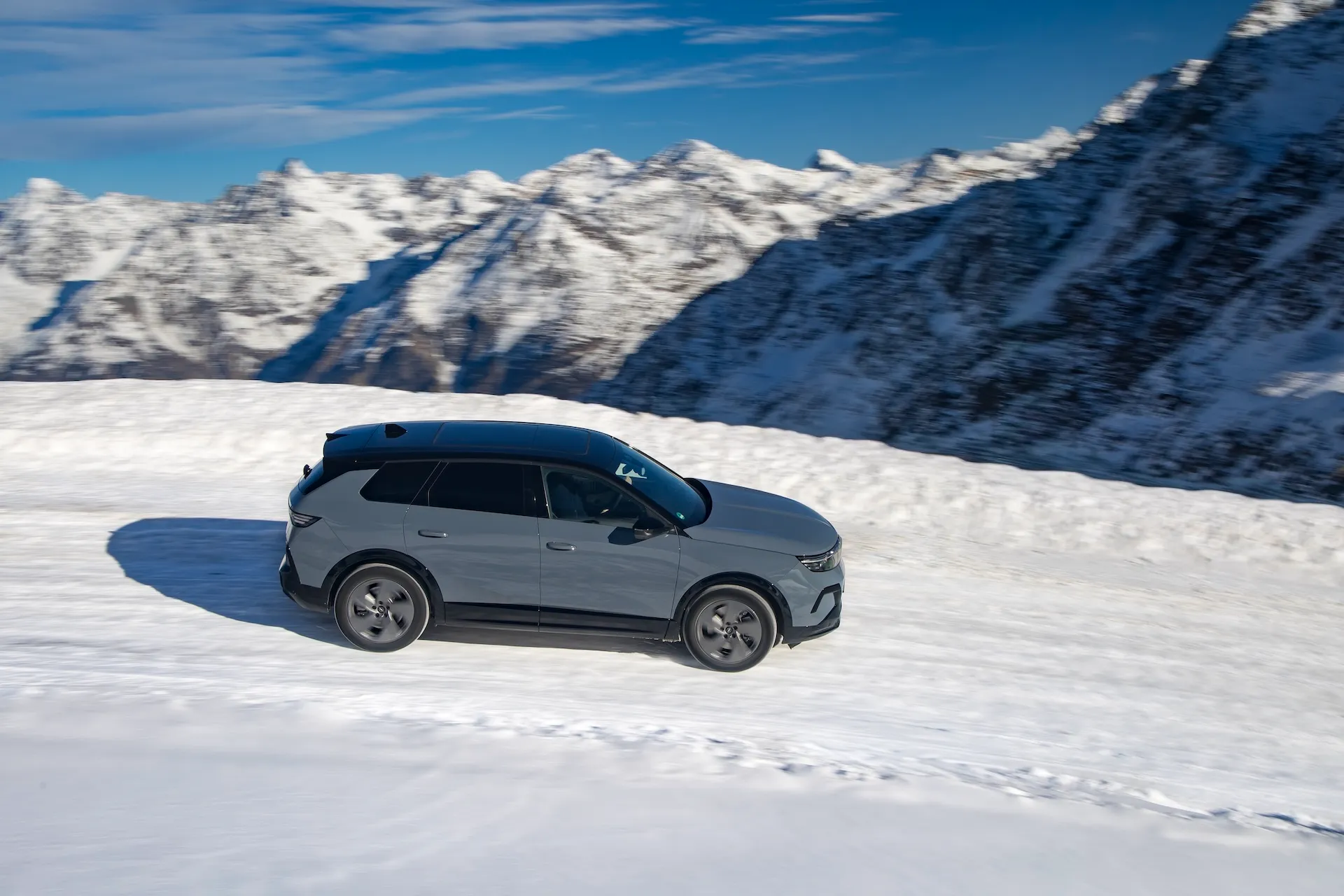 Opel Grandland Electric AWD Debuts Dual-Motor System